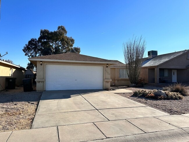 Photo - Great 3 Bedroom, 2 Bath Home Centrally located in Kingman!