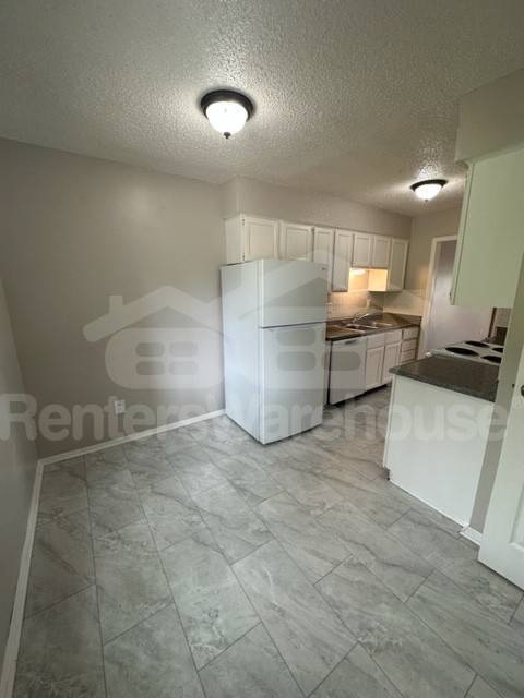 Photo - Grandview, Missouri 3 bedroom 2.5 bathroom...