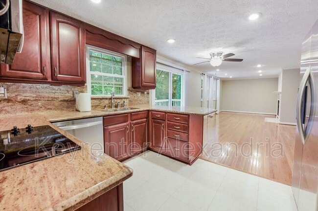 Photo - 6410 Kings Landing Rd