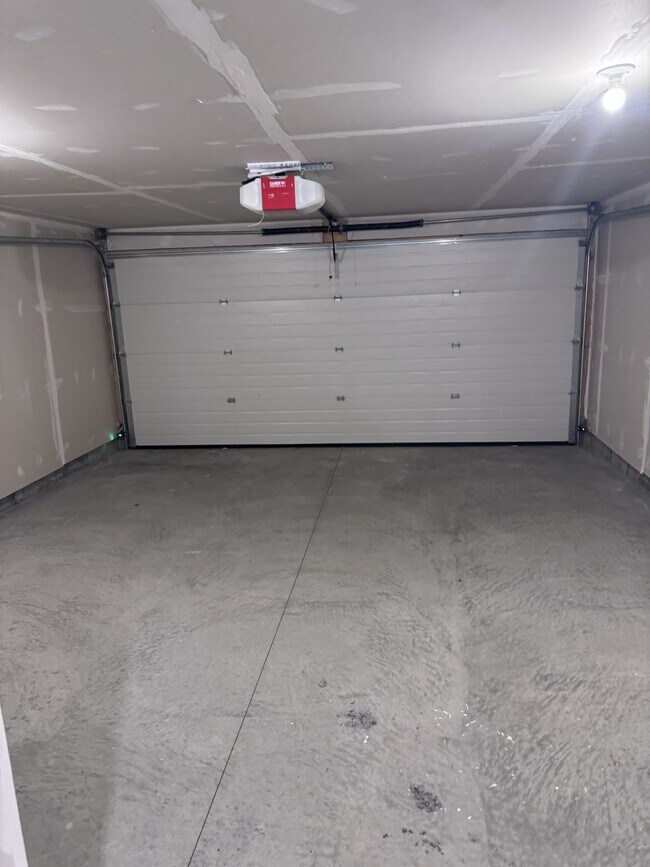 Photo - 18120-18128 28 Ave SW