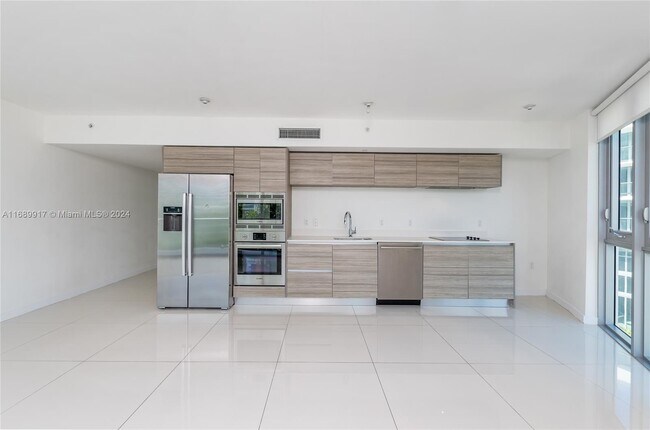 Photo - 6620 Indian Creek Dr Unit # 405