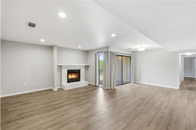 Photo - 605 Candler St Unit B13