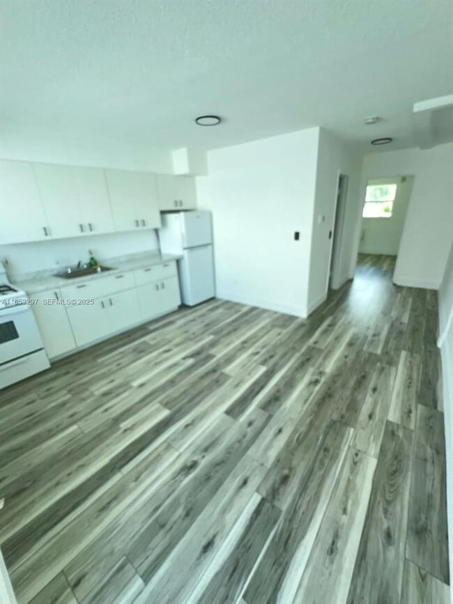 Building Photo - 524 Washington Ave Unit 310