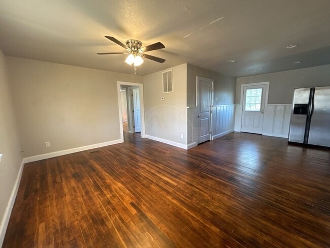 Photo - 707 N Main St
