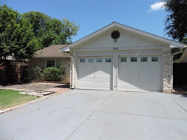 Photo - 1625 Chippeway Ln