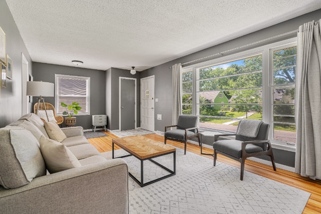 Photo - 2425 Cavell Ave S