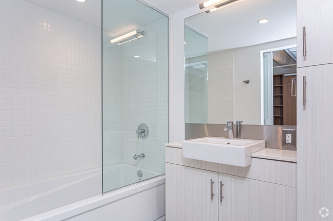 1 BR, 1 BA - 766 SF