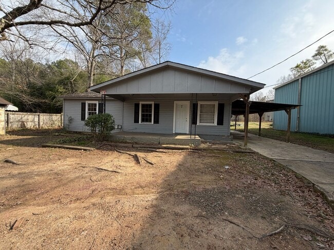 Building Photo - 2 Bedrooms- 1 Bathroom- House in West Rome!