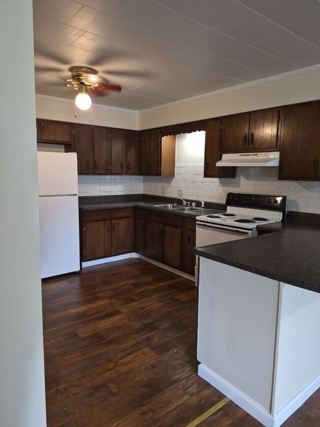 Building Photo - Bailey Apartments Unit 05
