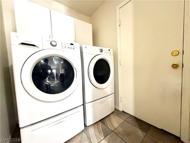 Photo - 3995 Starfield Ln