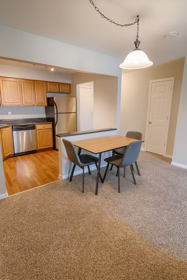 Building Photo - 1100 N Plum Grove Rd Unit 313