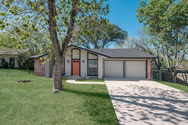 Building Photo - 7809 Hollow Oak