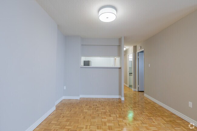 1 chambre, 1 salle de bain - 676 pi² - Salle à manger - Robin Hood