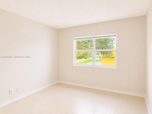 Photo - 280 S Cypress Rd Unidad 310
