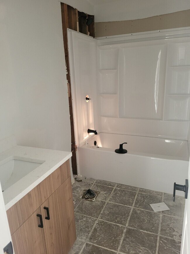 Photo - 715 E Race St