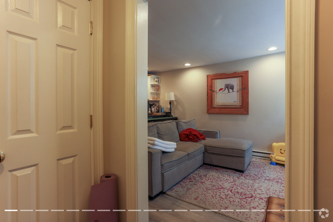 Building Photo - 108 E Brookline St Unit 1 Rental