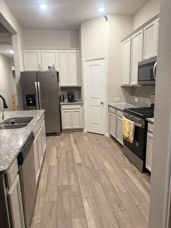 Photo - 5214 Yellow Rays Trl