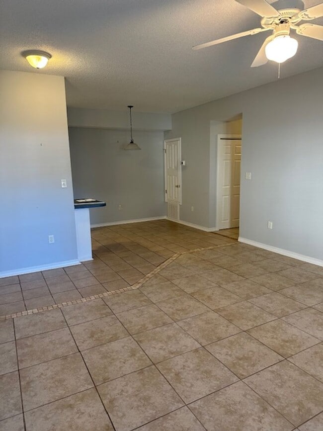 Photo - Charming First Floor Condo Unit The Oaks #164