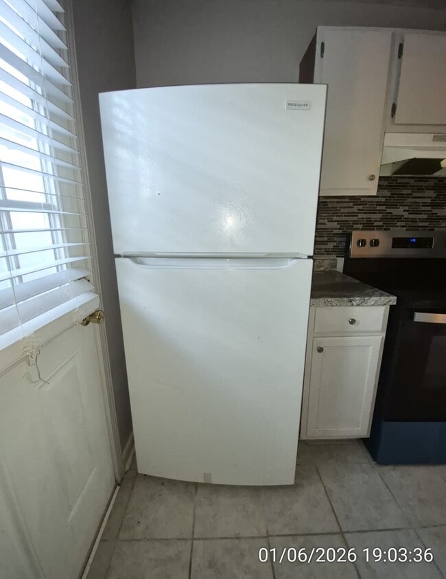 Photo - 727 S Main St Ext
