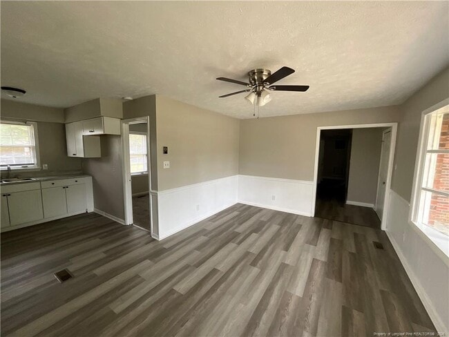 Photo - 1365 Greenock Ave