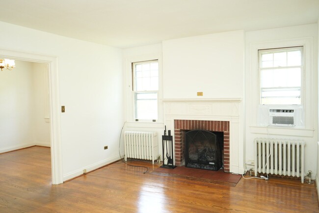 Photo - 700 Grove Ave Unit Apt #A