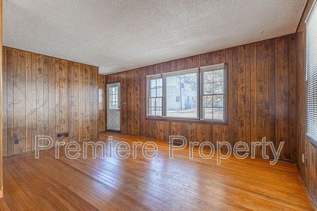 Photo - 6123 Hadley St