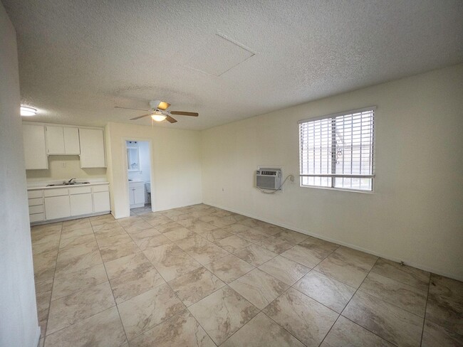 Photo - 1 bed and 1 bath located in Henderson!