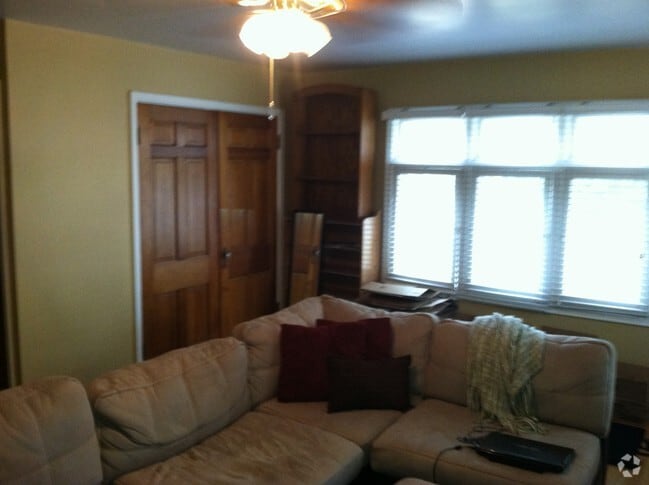 Building Photo - 5516 Corby St Unit 2 Rental