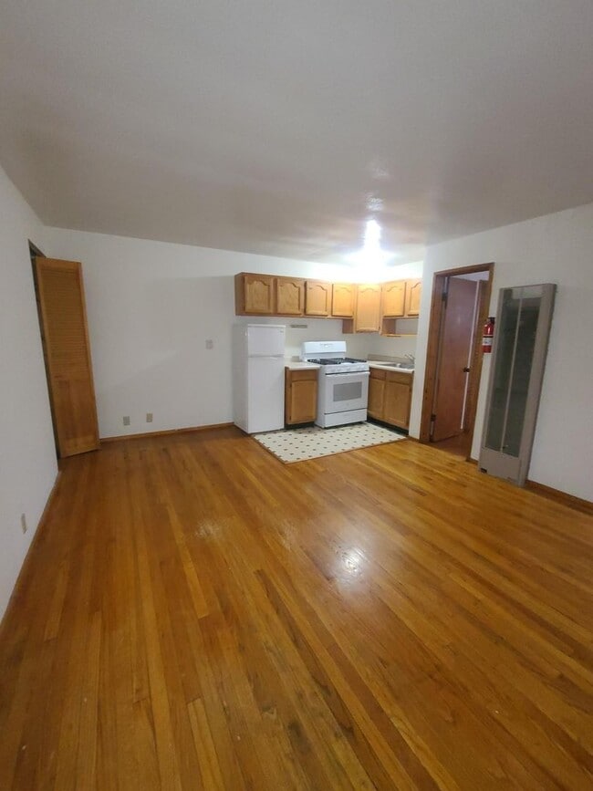Photo - 913 W Church St