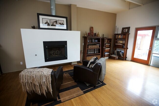 Building Photo - 829 Pine Ave Unit 829 Rental