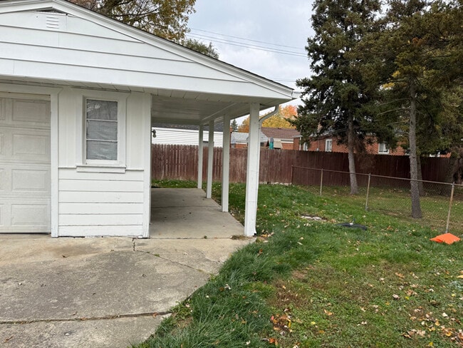 Photo - 21122 Annapolis St