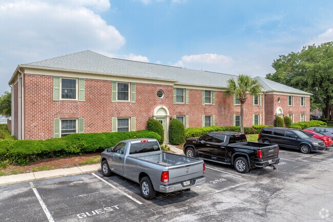 103-618 Georgetown Dr. Casselberry, FL 32707-6125 - Lake Howell Arms