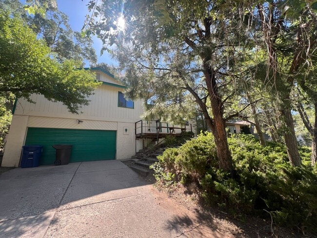 NEW CARPET NEW PAINT! Large 3 Bed/2 Bath H... - NEW CARPET NEW PAINT! Large 3 Bed/2 Bath H... Casa