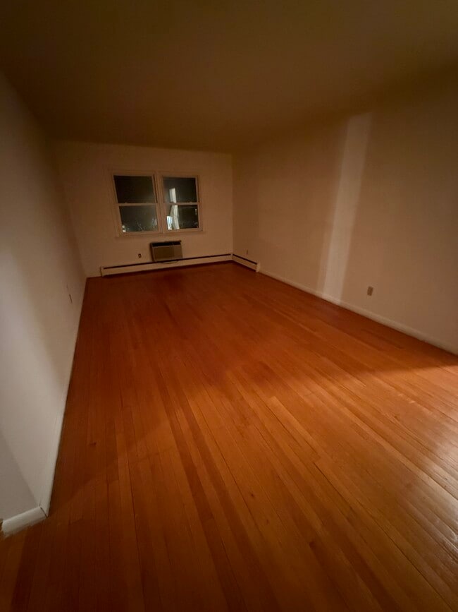 Photo - 999 Raritan Rd