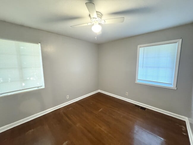 Photo - 1523 Canterbury Rd