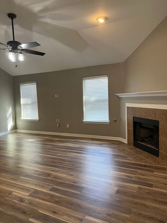 Photo - 521 Sweetwater Dr