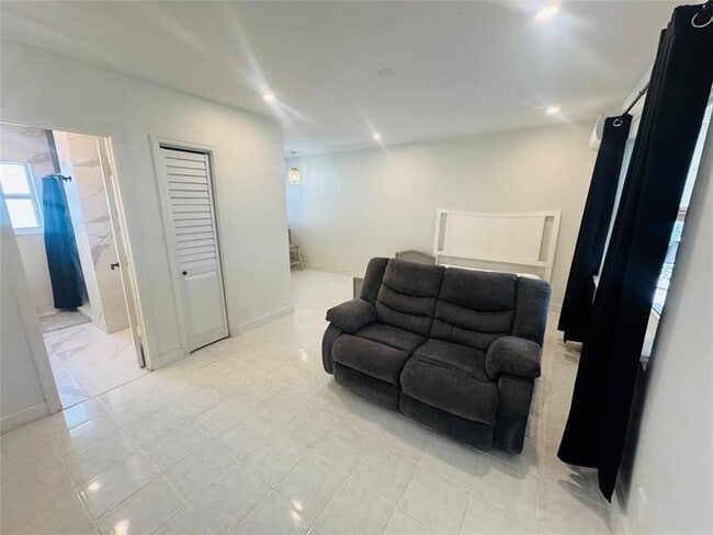 Photo - 1941 Washington St Unit 3