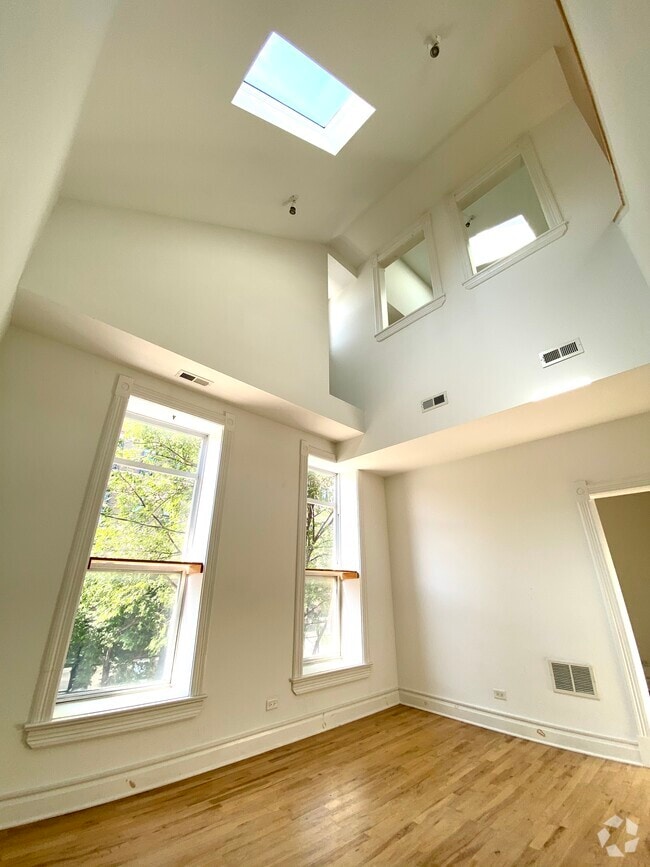 Building Photo - 1248 W 18th St Unit 2E Rental