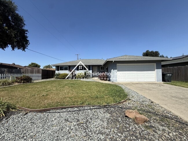 Building Photo - A Charming 3bd/2ba Sacramento House with Fenced Backyard