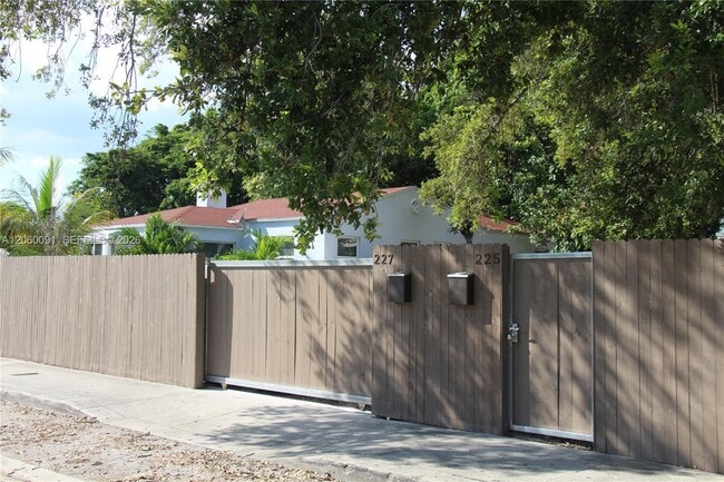 Photo - 225 NW 59th St