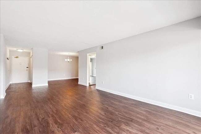 Building Photo - 1300 Army Navy Dr Unit 225