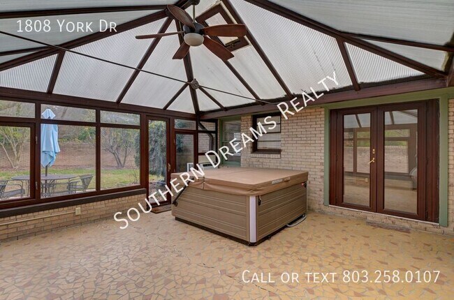 Photo - 1808 York Dr
