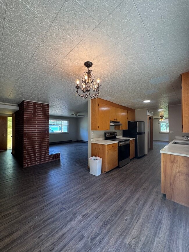 1702 College Pl
