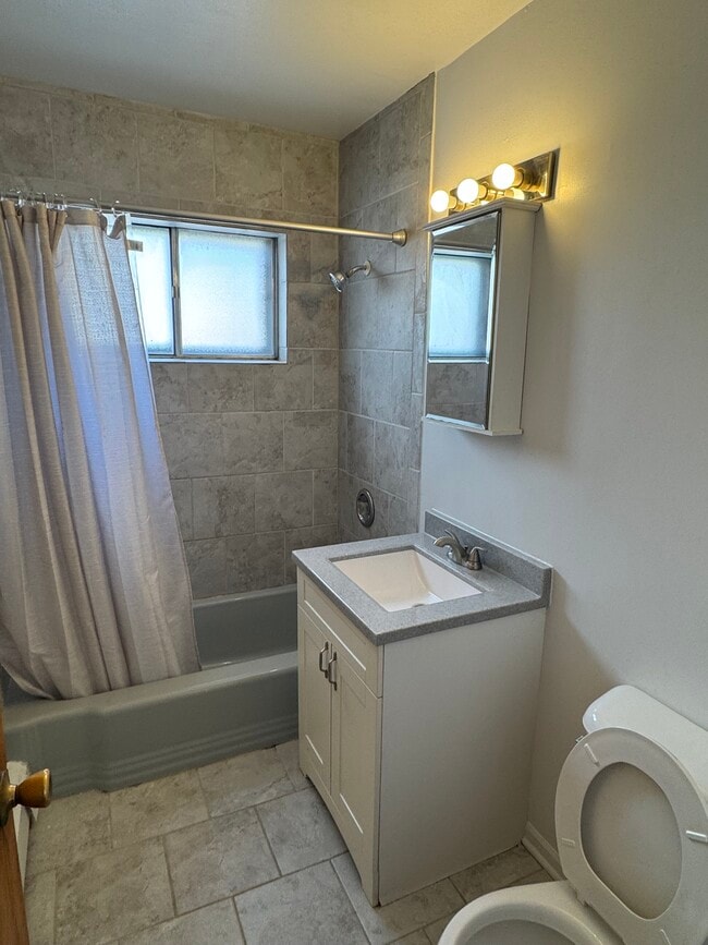 Photo - 1948 Oak St Unit 1 West