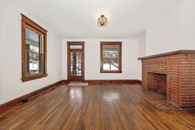 Photo - 2 College Ave