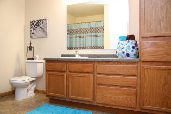 Oversized Bath with Ample Storage