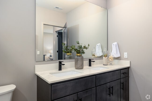 Barcelona 1BD 1BA - Bathroom - Expo at Forest Park