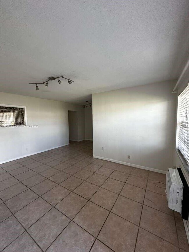 Photo - 1850 Arthur St Unit 5