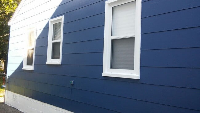 Photo - 2/1 ranch available - OPEN HOUSE SAT 7/25 2-4PM AND SUN 7/26 12:30-2:30
