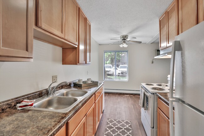 Eagle Pointe | St.Paul | Kitchen - Eagle Pointe Apartments